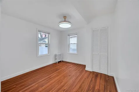 100-33 205th Street Hollis NY 11423