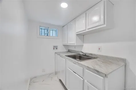 100-33 205th Street Hollis NY 11423
