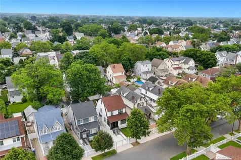 100-33 205th Street Hollis NY 11423