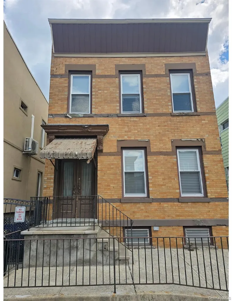 72-37 66th Street Glendale NY 11385