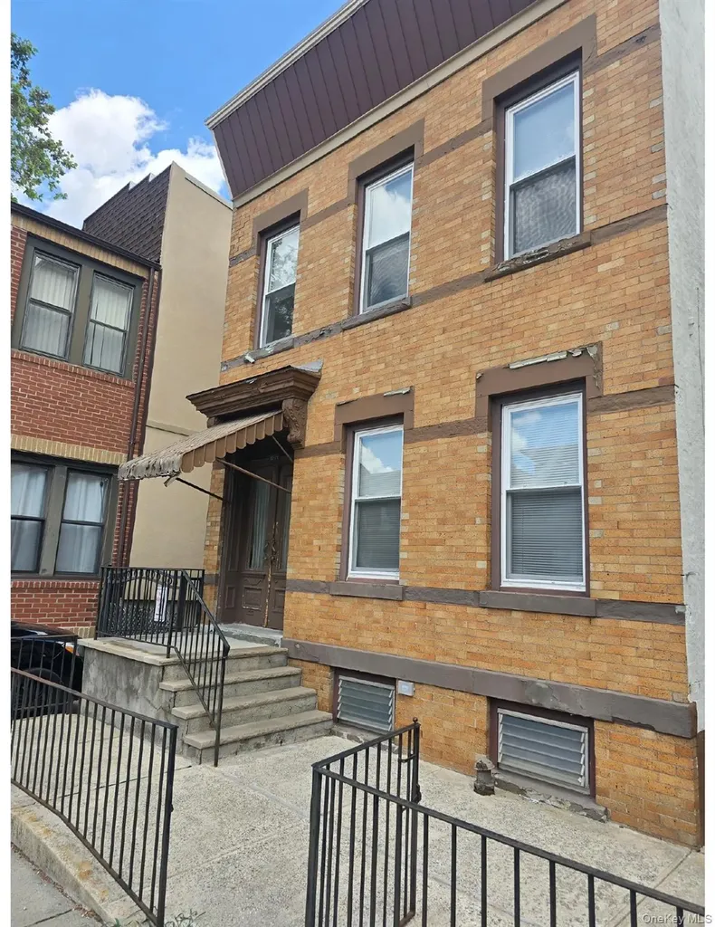 72-37 66th Street Glendale NY 11385