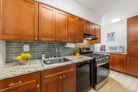 9 Bryant Crescent White Plains NY 10605