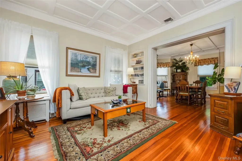 247 Allen Street Lawrence NY 11559