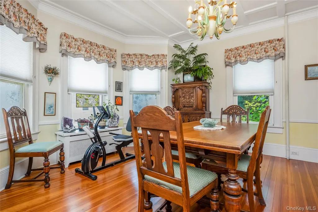 247 Allen Street Lawrence NY 11559