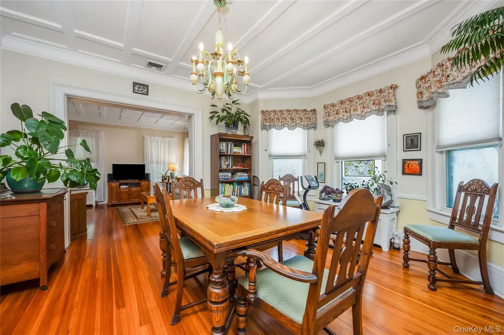 247 Allen Street Lawrence NY 11559