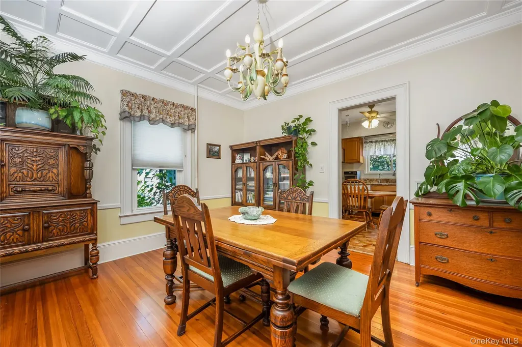 247 Allen Street Lawrence NY 11559