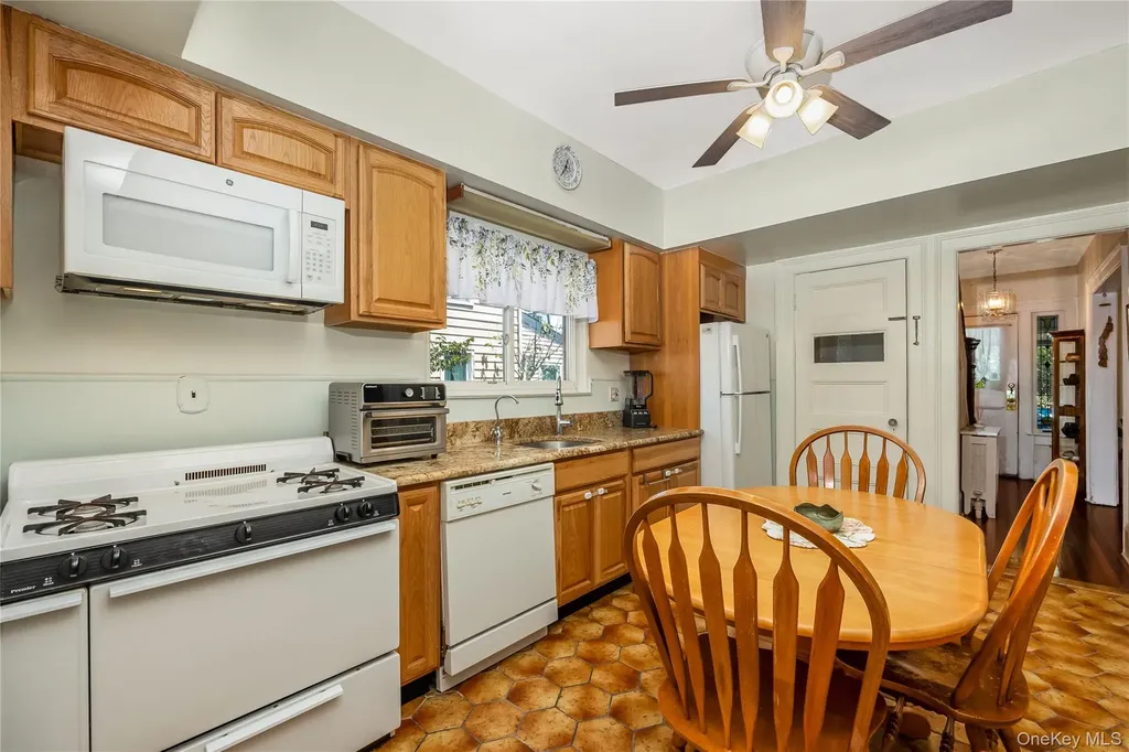 247 Allen Street Lawrence NY 11559