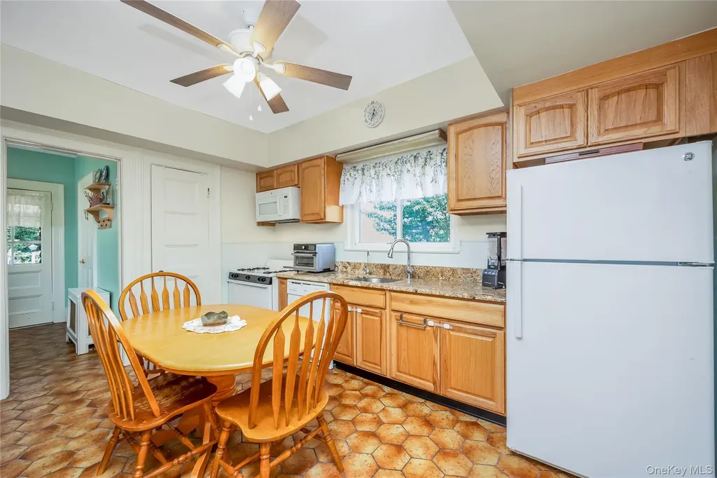 247 Allen Street Lawrence NY 11559