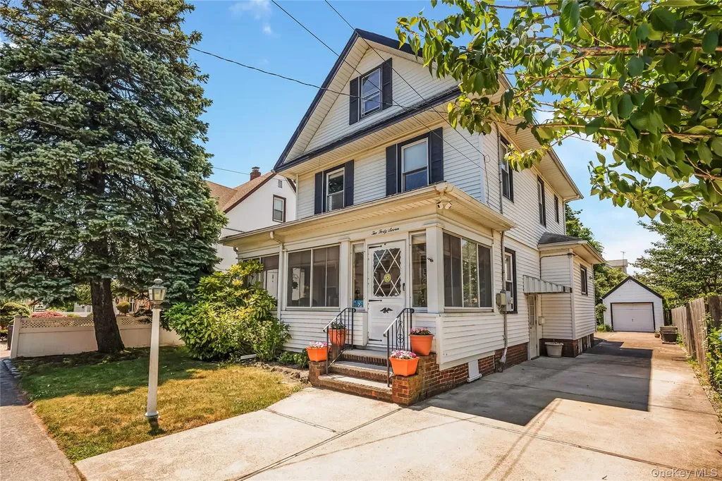 247 Allen Street Lawrence NY 11559