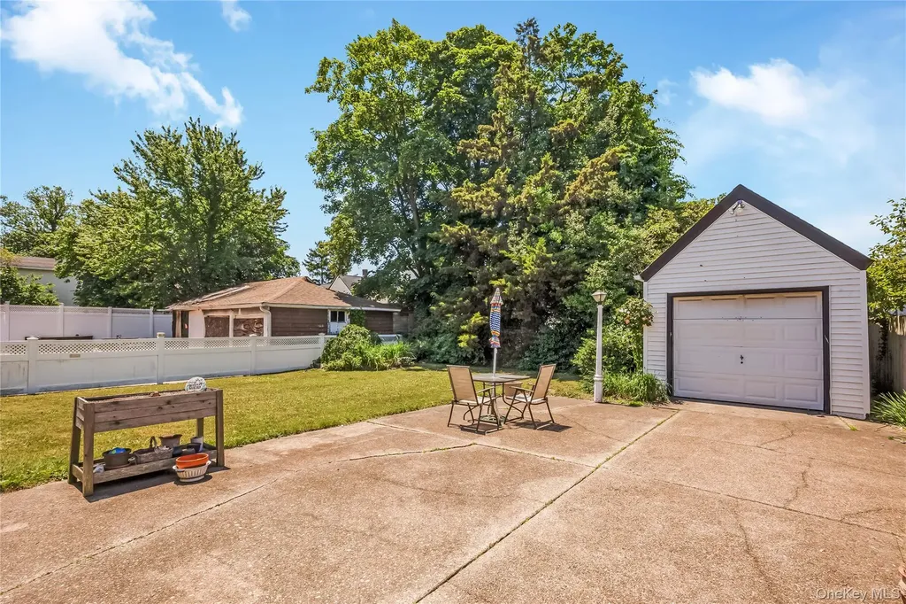 247 Allen Street Lawrence NY 11559