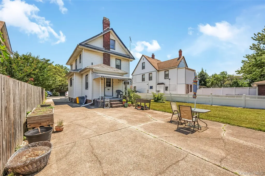 247 Allen Street Lawrence NY 11559