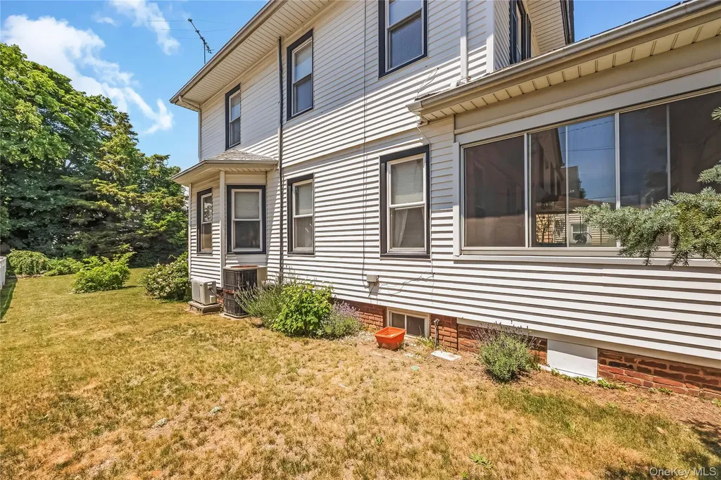 247 Allen Street Lawrence NY 11559