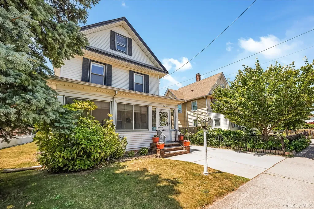 247 Allen Street Lawrence NY 11559