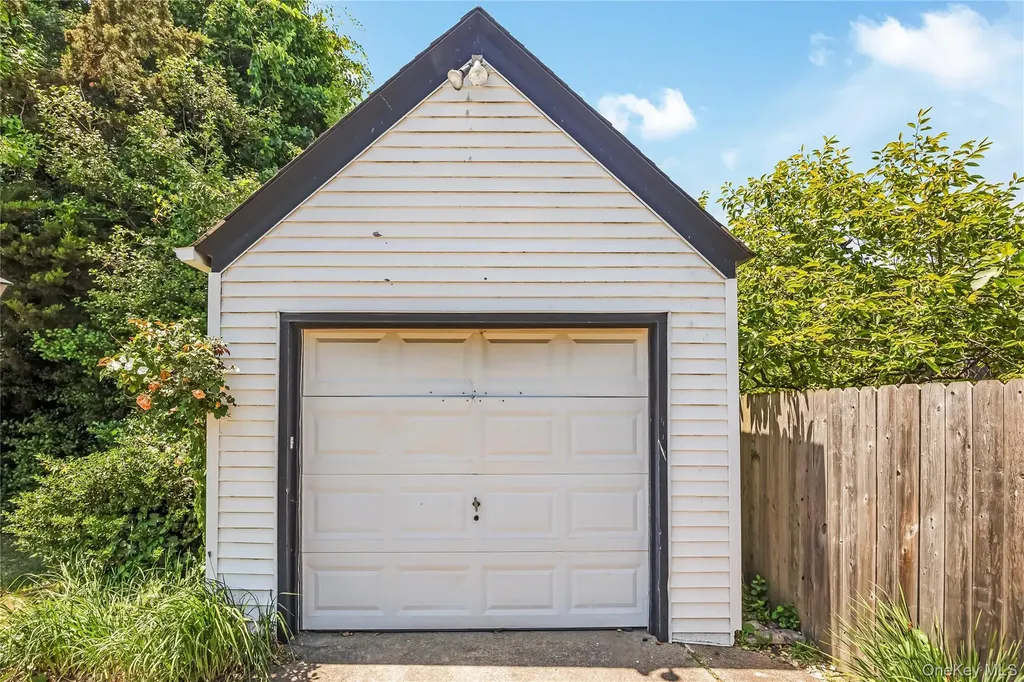247 Allen Street Lawrence NY 11559