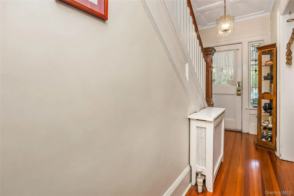 247 Allen Street Lawrence NY 11559