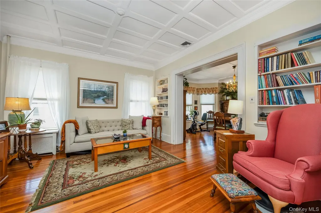 247 Allen Street Lawrence NY 11559