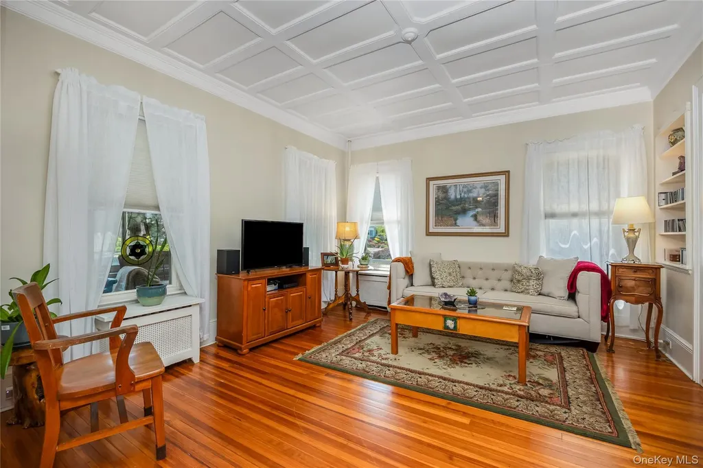 247 Allen Street Lawrence NY 11559