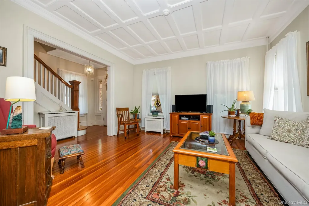247 Allen Street Lawrence NY 11559