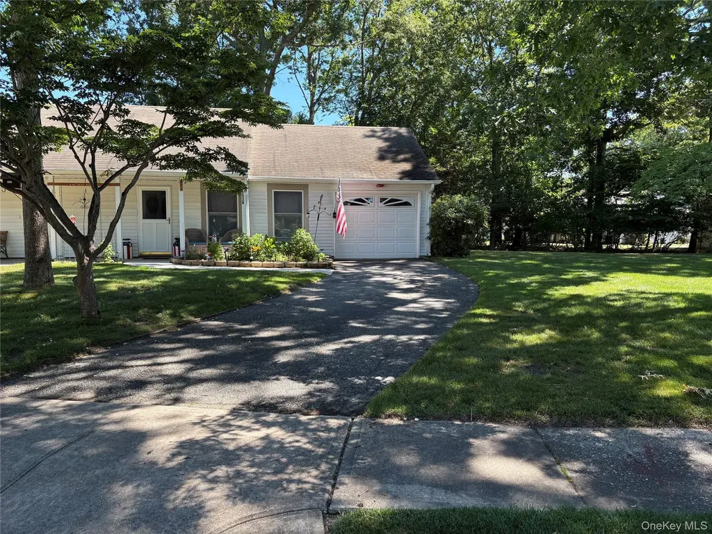 152B Laurance Lane Ridge NY 11961