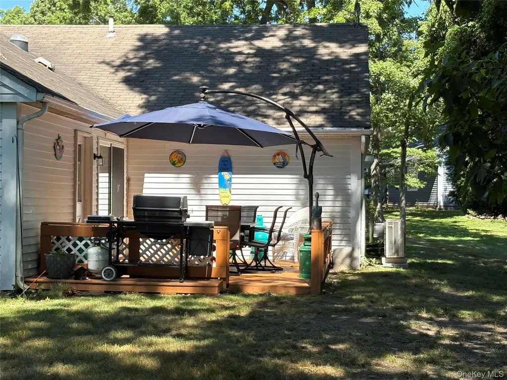 152B Laurance Lane Ridge NY 11961