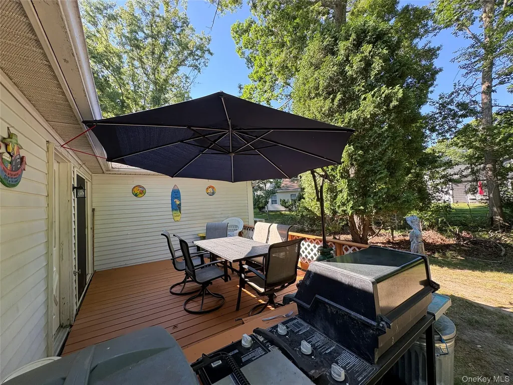 152B Laurance Lane Ridge NY 11961