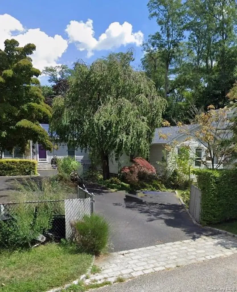 23 Landscape Drive Wheatley Heights NY 11798