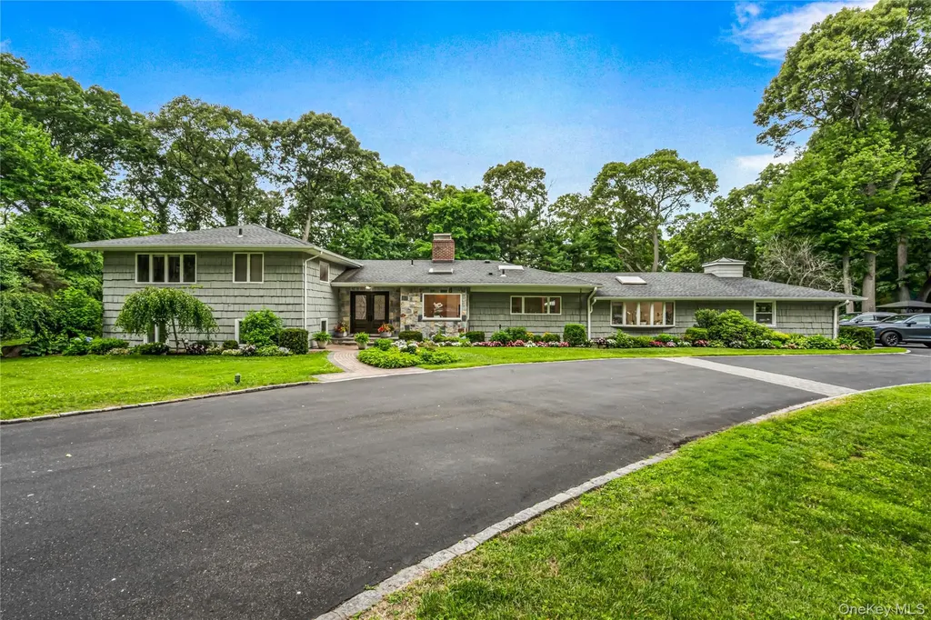 19 Tappentown Lane Brookville NY 11545