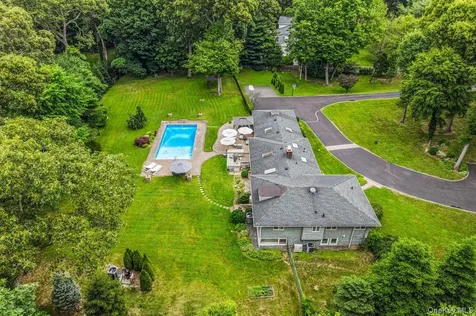 19 Tappentown Lane Brookville NY 11545
