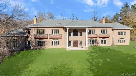 1 Penny Pond Court Old Brookville NY 11548