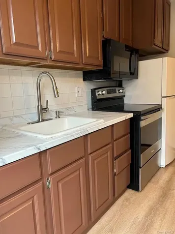 54 Keswick Lane Plainview NY 11803