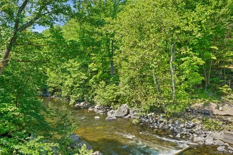 1017 Quaker Bridge Road E Croton-on-hudson NY 10567