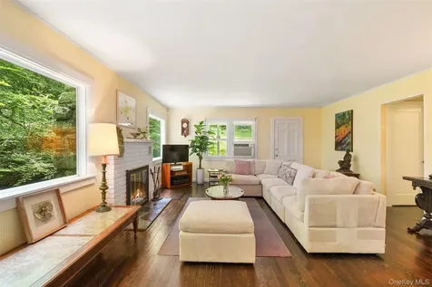 1017 Quaker Bridge Road E Croton-on-hudson NY 10567