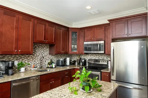 404 Gardenia Drive Rhinebeck NY 12572