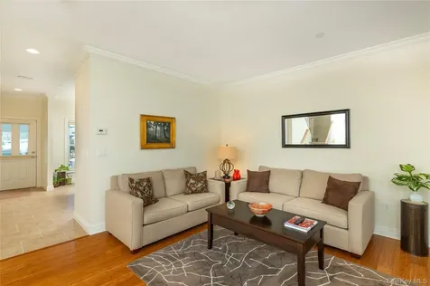 404 Gardenia Drive Rhinebeck NY 12572