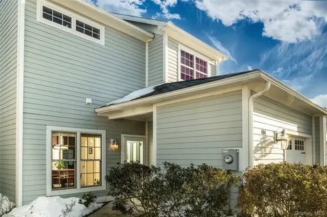 404 Gardenia Drive Rhinebeck NY 12572