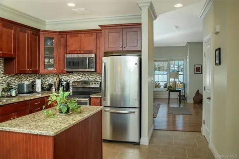 404 Gardenia Drive Rhinebeck NY 12572