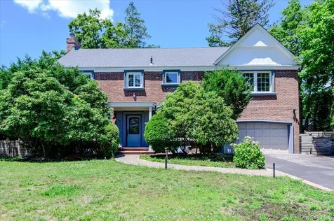 18 Pond Park Road Great Neck NY 11023