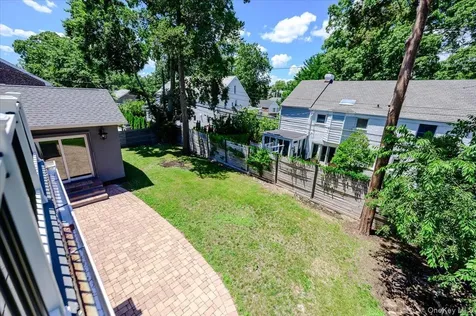 18 Pond Park Road Great Neck NY 11023