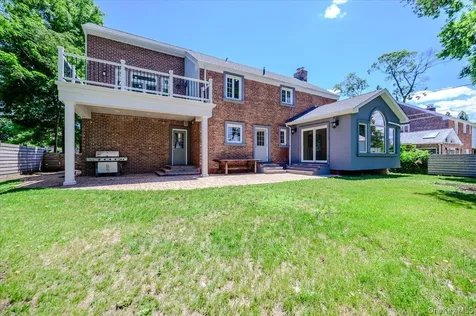 18 Pond Park Road Great Neck NY 11023