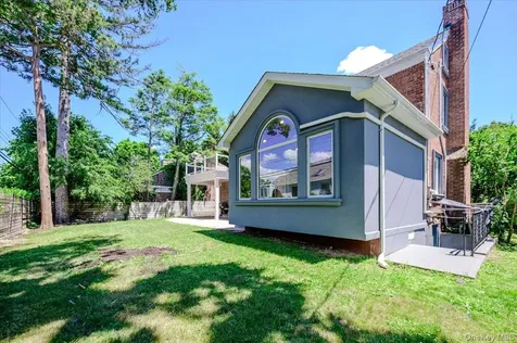 18 Pond Park Road Great Neck NY 11023