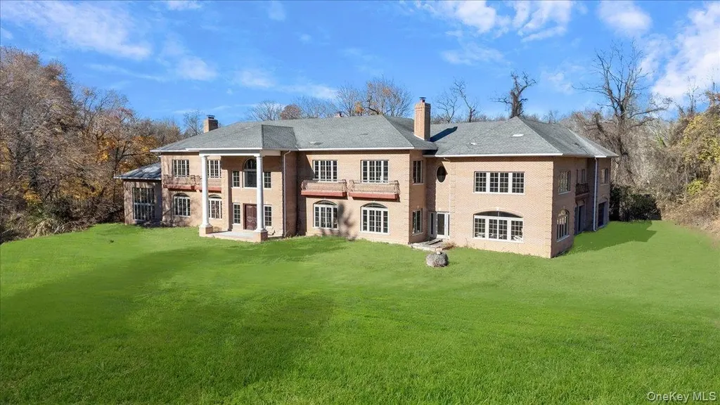 1 Penny Pond Court Old Brookville NY 11548