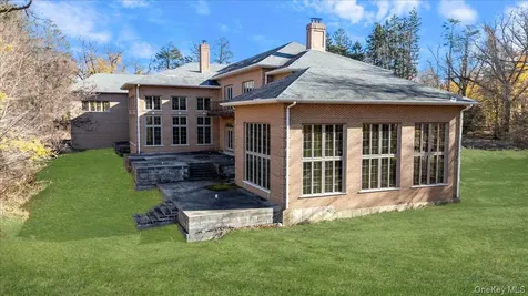1 Penny Pond Court Old Brookville NY 11548
