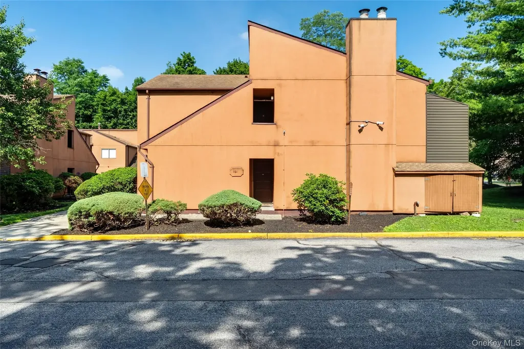 101 Town Hill Road Nanuet NY 10954