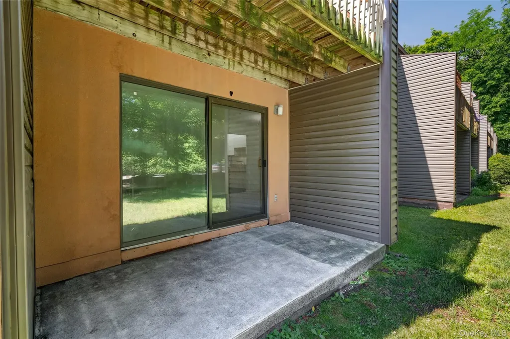 101 Town Hill Road Nanuet NY 10954
