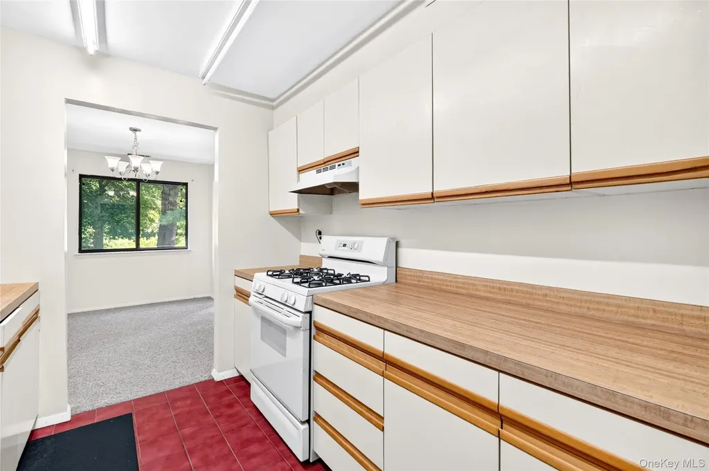 101 Town Hill Road Nanuet NY 10954