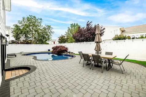2647 Frances Street Bellmore NY 11710