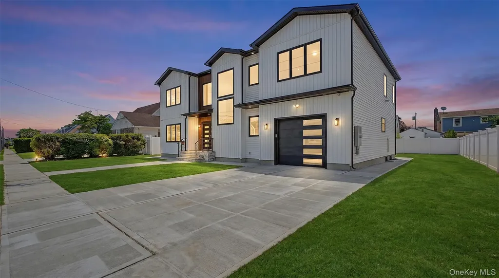 1025 Mirabelle Avenue Westbury NY 11590