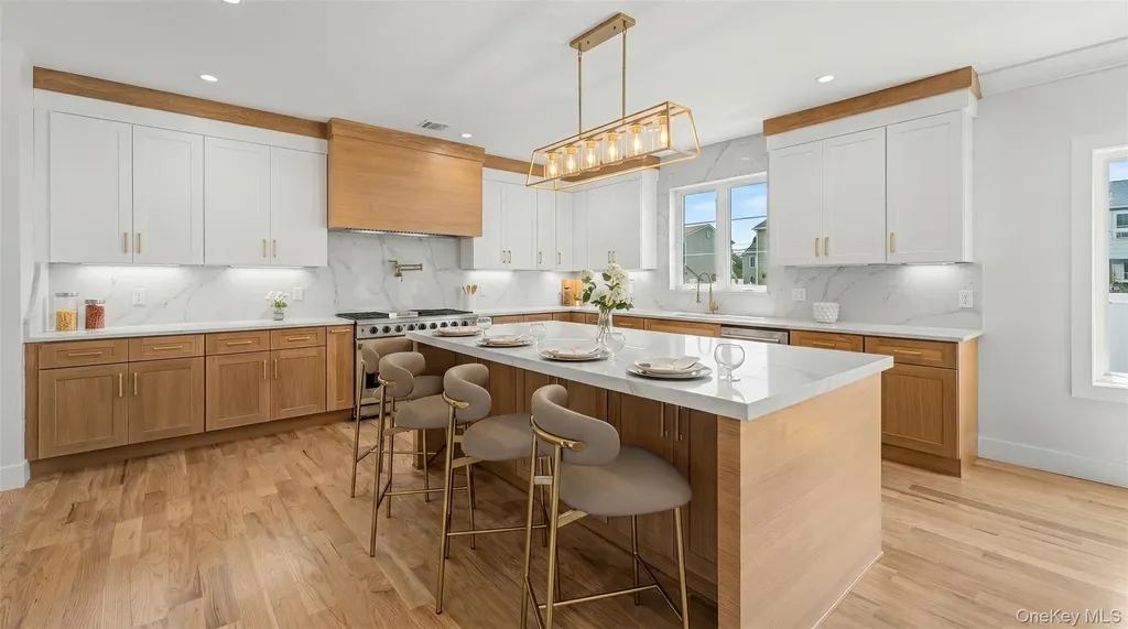 1025 Mirabelle Avenue Westbury NY 11590