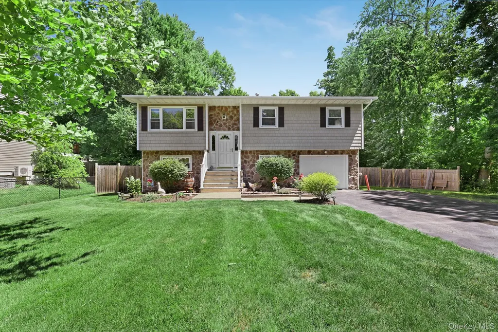 11 Danspence Road Poughkeepsie NY 12603