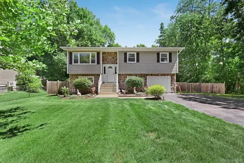 11 Danspence Road Poughkeepsie NY 12603